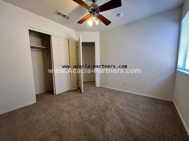 Building Photo - Beautiful Home