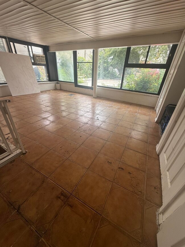 Building Photo - 417 42nd St