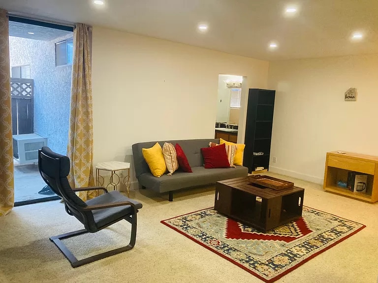 Building Photo - 10982 Roebling Ave