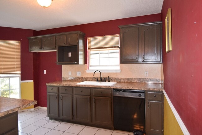 Building Photo - 2307 Onyx Cir