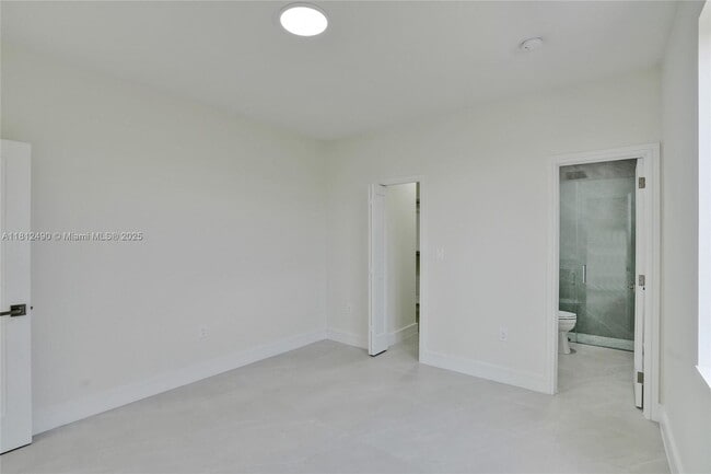 Building Photo - 301 E 51st St