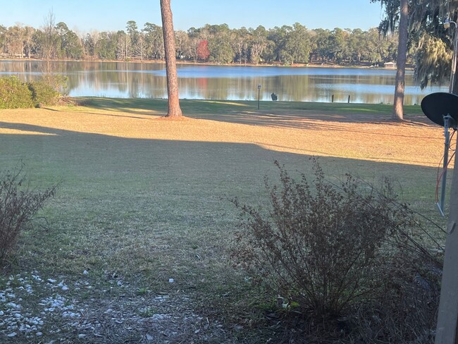 Building Photo - WATERFRONT CONDO IN LAKE PARK