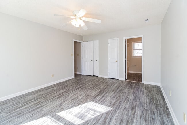 Building Photo - 801 Fox Run Dr