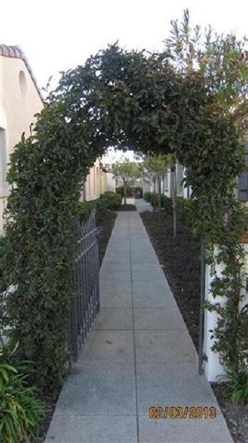 Building Photo - 1416 Dahlia Loop