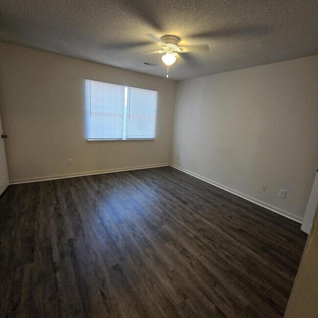 Building Photo - 1214 Peyton Cir