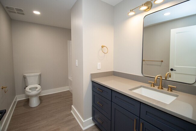 Building Photo - Historic Elegance Meets Modern Luxury – 2 Bed / 2 Bath Apartment in Downtown Columbia