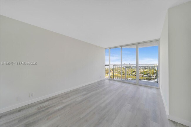 Building Photo - 7601 E Treasure Dr