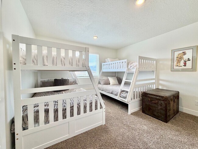 Building Photo - 7239 Woods Rose Dr