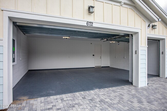 Building Photo - 672 Hang Loose Wy