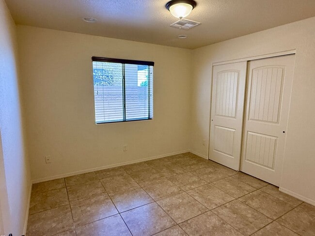 Building Photo - 4 bedroom view home in San Luis, AZ