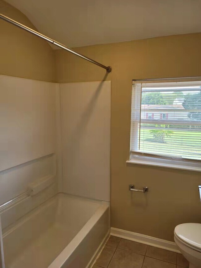 Building Photo - 520 Williamsburg Rd