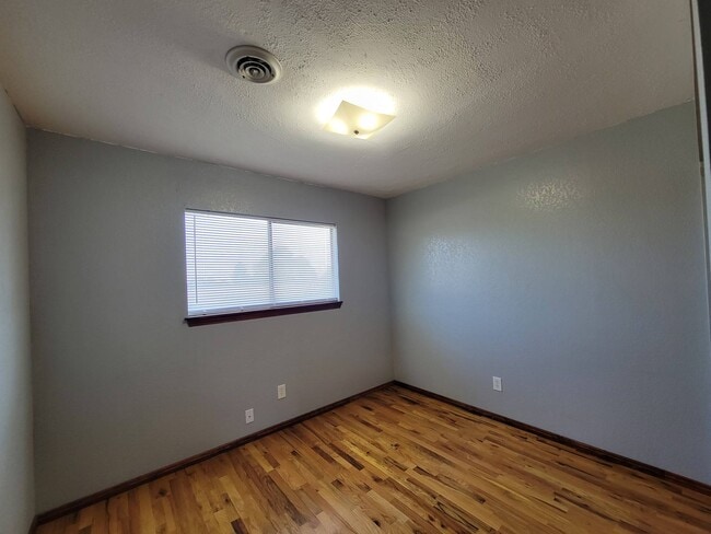 Building Photo - 3716 W 17th Pl