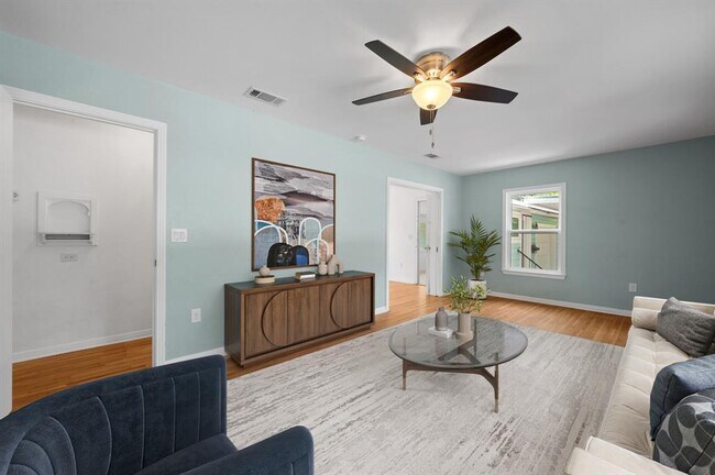 Building Photo - 4928 Strass Dr