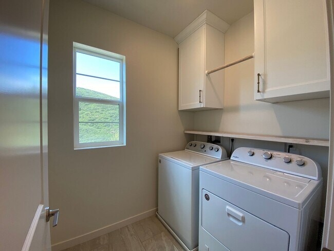 Building Photo - 3 bedroom 2.5 home with Canyon view in San Marcos!