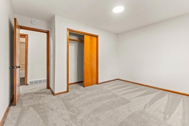 Building Photo - 2611 W 23rd St