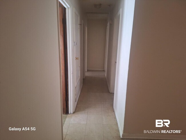 Building Photo - 2211 Wolf Ridge Rd