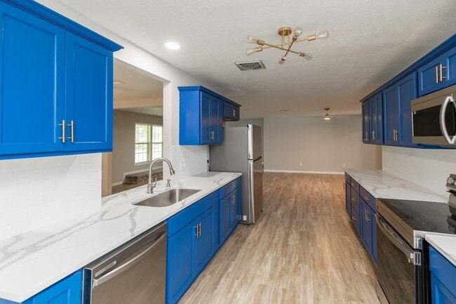 Building Photo - 311 Pinemont Dr