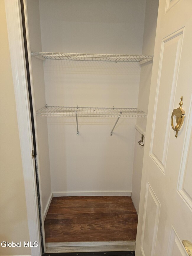 Building Photo - 7 Bedford Dr