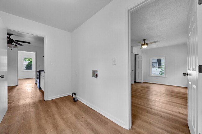 Building Photo - 208 17th Ave SW