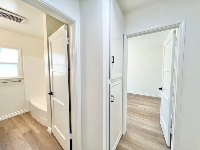 Building Photo - Charming Remodeled Lakewood Home with Bonu...