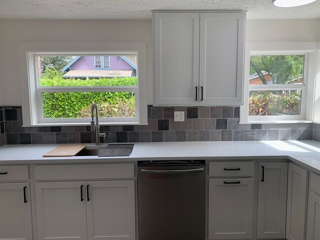 Building Photo - Updated, One Level Home with Two Bedrooms & One Bathroom, and Fully-Fenced Back Yard!