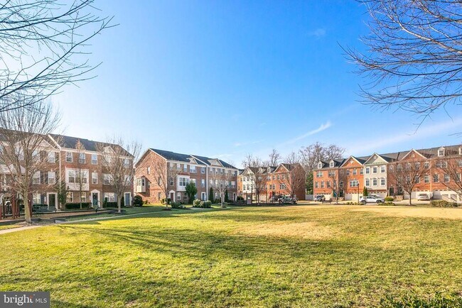 Building Photo - 2887 Falkirk Alley