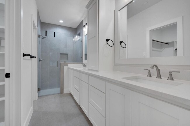 Building Photo - 500 Woodside Trl