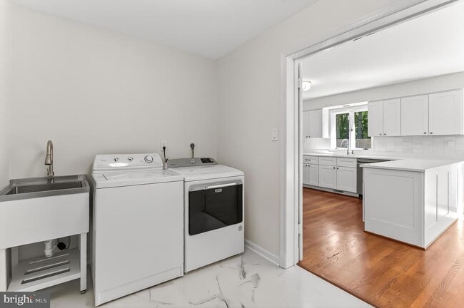 Building Photo - 6294 Dunaway Ct