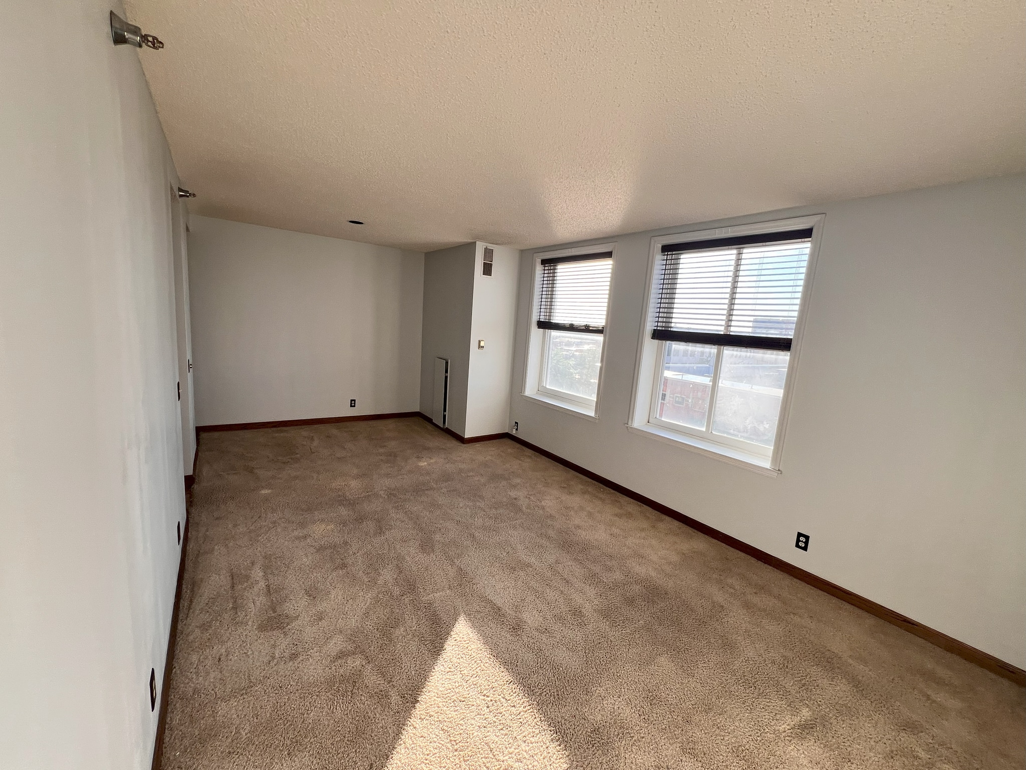 Building Photo - 123 N Locust St