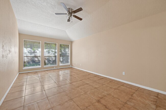 Building Photo - 3210 Kempwood Dr