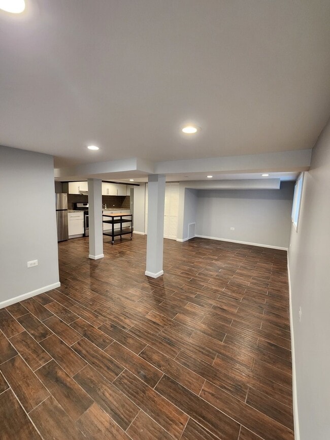 Building Photo - 3055 N Lockwood Ave