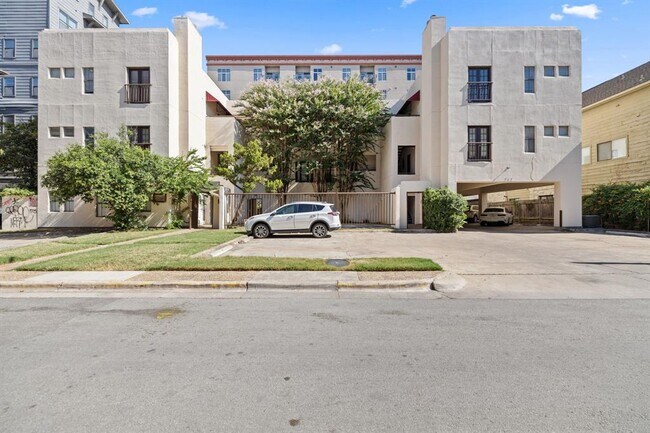 Building Photo - 712 Graham Pl