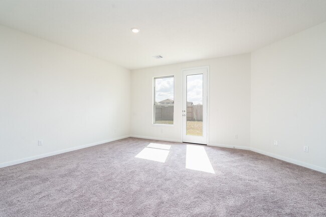 Building Photo - 6120 Whitewing Rd
