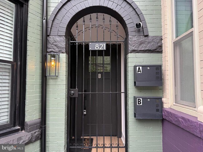 Building Photo - 821 4th St NE