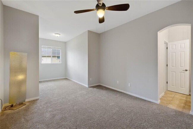 Building Photo - 3000 Welton Cliff Dr