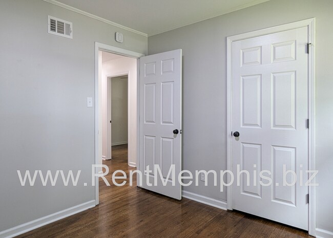 Building Photo - 5049 Alrose Ave