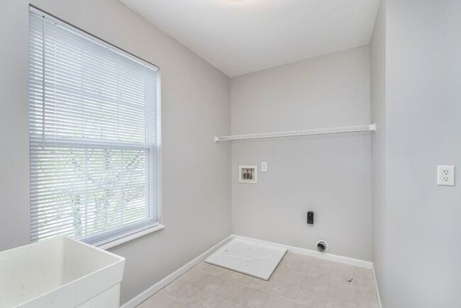 Building Photo - 4 Bedroom with a 3 Car Garage in Zionsvill...