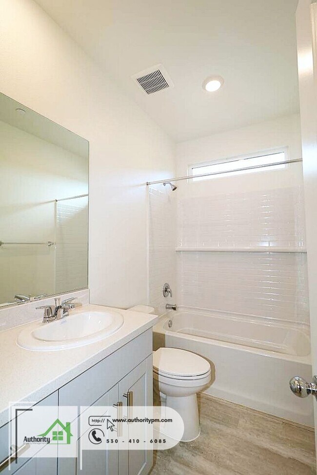 Building Photo - 2141 Hilltop Dr