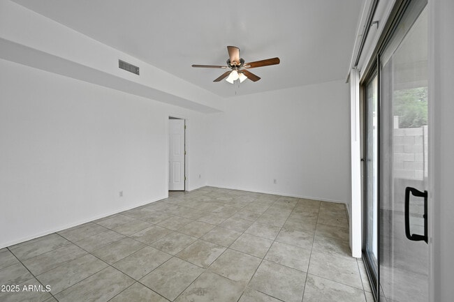 Building Photo - 605 W Latona Rd
