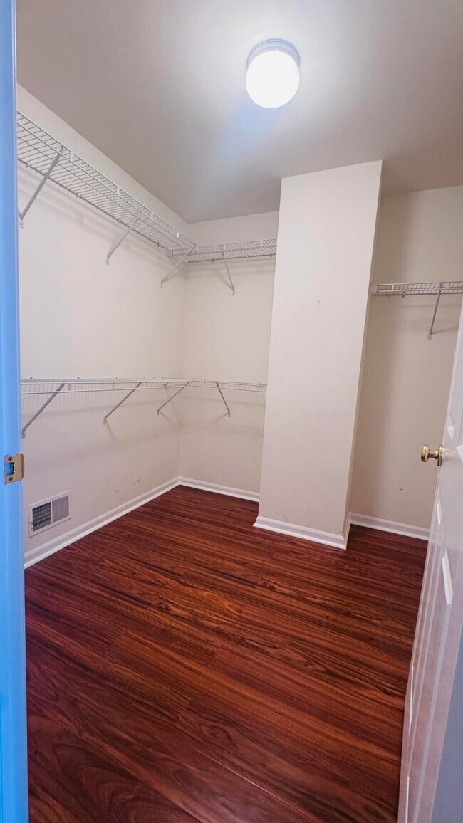 Building Photo - 37572 Newburgh Park Cir