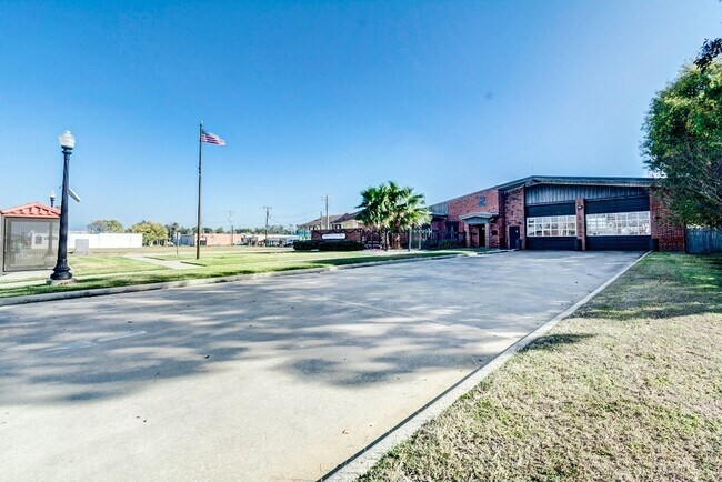 Building Photo - Homes For Rent In TX: Texas City 77590 – 9th Ave N 2BR