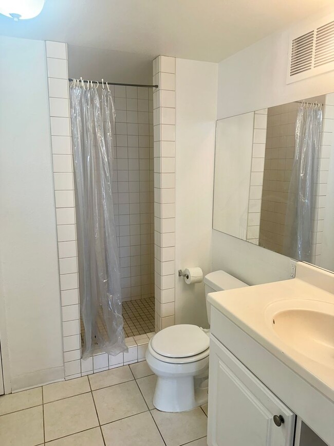 Building Photo - Spacious 1 bedroom in Honolulu