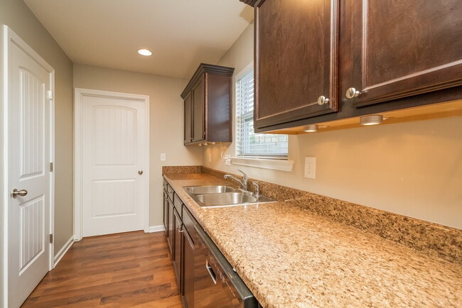 Building Photo - 2014 Cobblestone Dr
