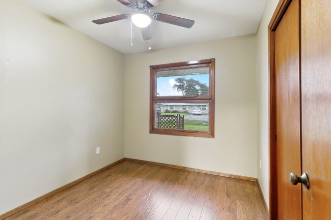 Building Photo - 420 Moss Ln