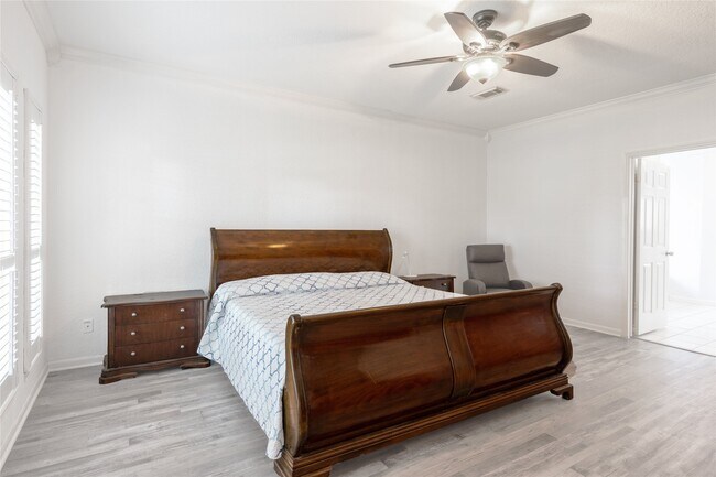 Building Photo - 4700 Broadmoor Dr