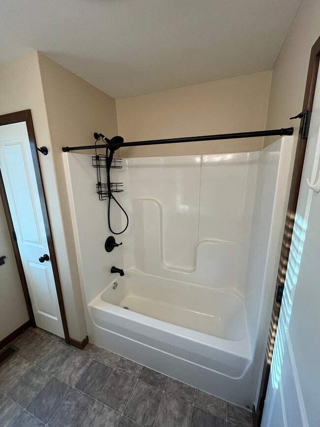 Building Photo - 55 Jaro Wy