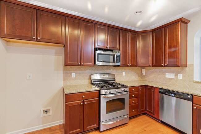 Building Photo - Glenwood North Townes