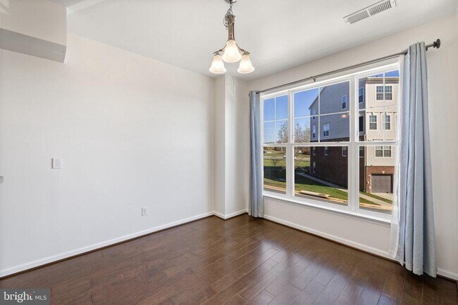 Building Photo - 25245 Laureldale Terrace