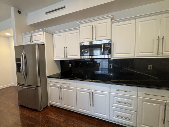 Building Photo - 10440 SW Stephanie Way