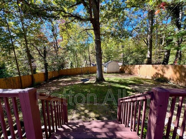 Building Photo - 126 Locust Ct